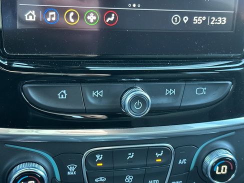 Used 2023 Chevrolet Traverse LT image 31