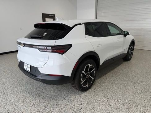 New 2026 Chevrolet Equinox EV LT FWD image 3