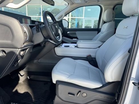 Certified 2025 Ford Expedition Max Platinum w/ Driver's Package image 4