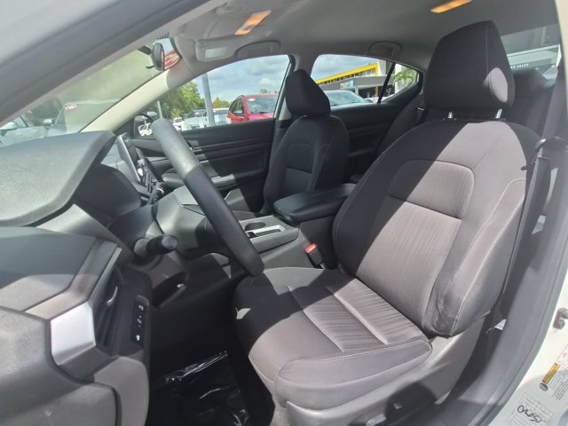 Used 2025 Nissan Altima 2.5 SV FWD image 21