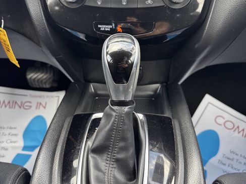 Used 2017 Nissan Rogue S image 16