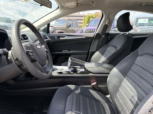 Used 2016 Ford Fusion SE image 15