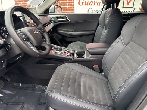 Used 2024 Mitsubishi Outlander SE image 25