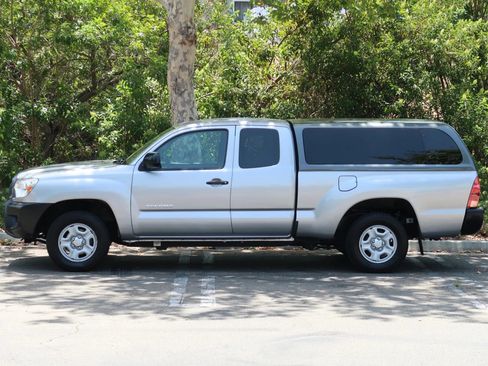 Used 2015 Toyota Tacoma 2WD Access Cab w/ Convenience Package image 5