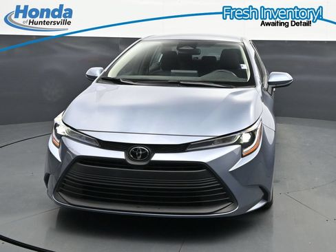 Used 2025 Toyota Corolla LE FWD image 3