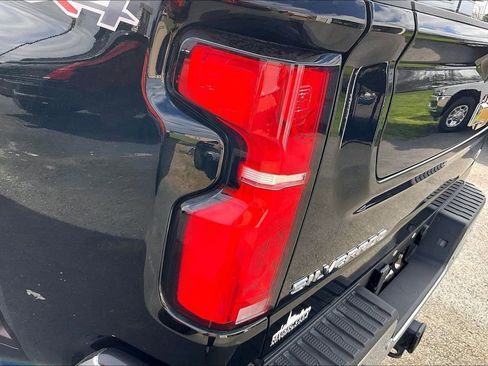 Used 2025 Chevrolet Silverado 2500 LTZ w/ LTZ Plus Package image 26