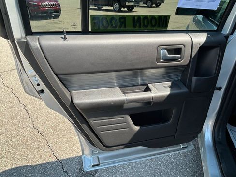 Used 2018 Ford Flex SEL w/ Equipment Group 202A AWD/4WD image 14