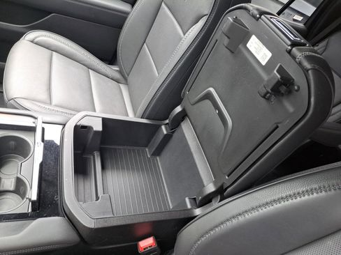 Used 2025 GMC Yukon Denali AWD/4WD image 26