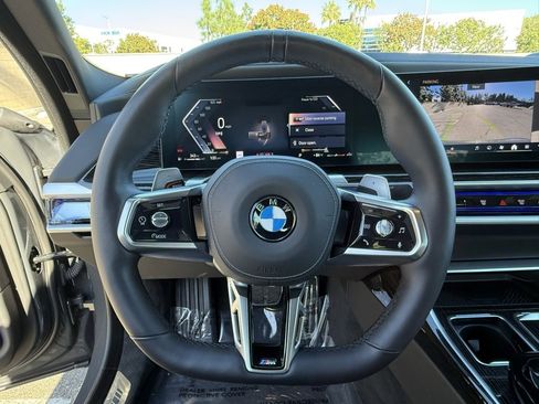 Used 2025 BMW 740i w/ Premium Package image 23