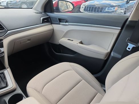 Used 2020 Hyundai Elantra SE w/ Cargo Package (C1) FWD image 9