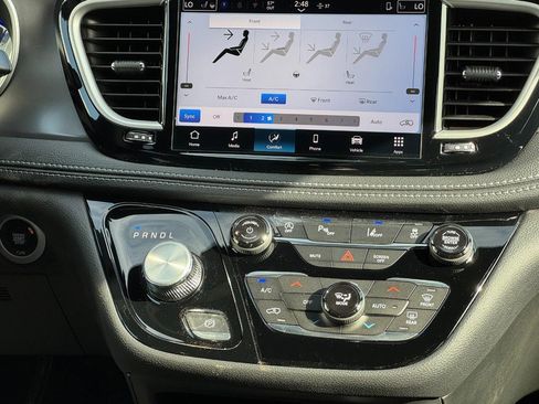 New 2026 Chrysler Pacifica Select image 12