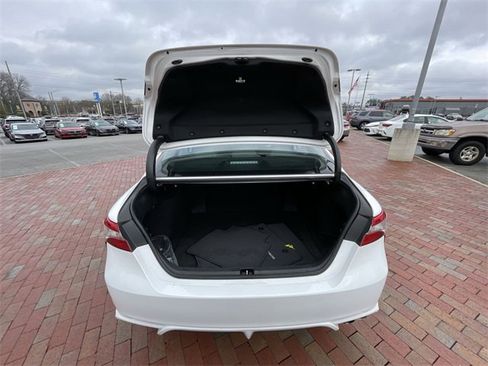 Used 2019 Toyota Camry L image 31