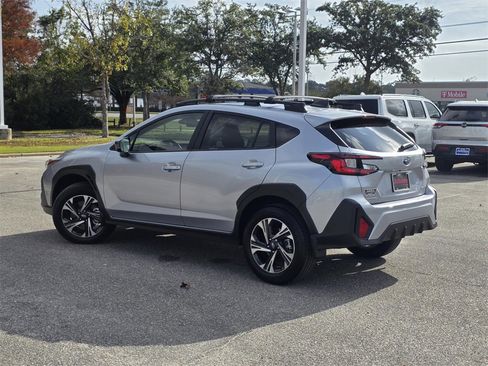 Used 2025 Subaru Crosstrek 2.0i Premium image 4