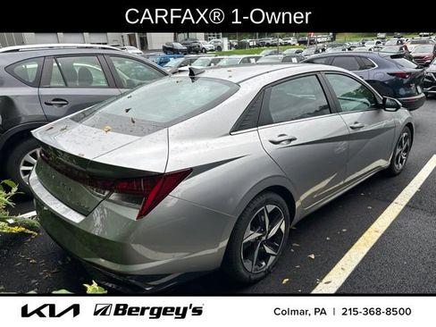 Used 2022 Hyundai Elantra Limited FWD image 3