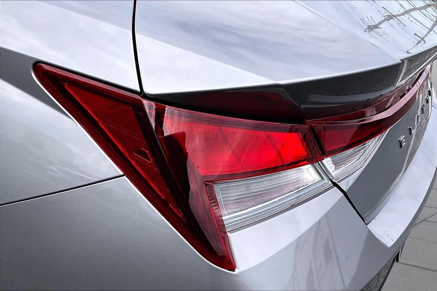 Used 2023 Hyundai Elantra SEL w/ Convenience Package FWD image 28