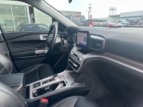 Used 2023 Ford Explorer XLT w/ Equipment Group 202A image 9
