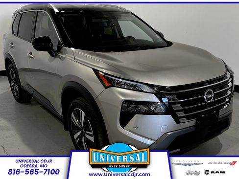 Used 2025 Nissan Rogue SL AWD/4WD image 1