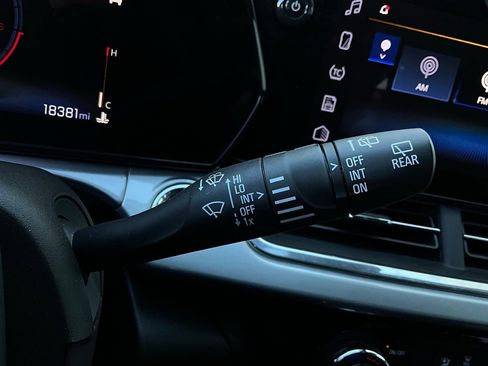 Used 2025 Chevrolet Trax LT image 34