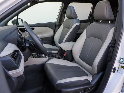 Used 2025 Subaru Forester Limited image 4