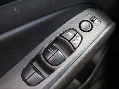 Used 2025 Nissan Altima 2.5 SV FWD image 17