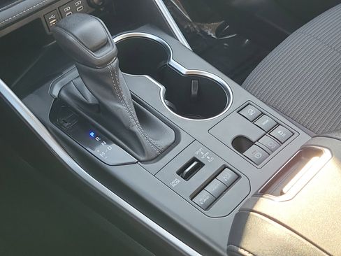 Certified 2023 Toyota Highlander L image 31