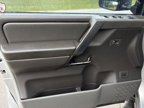Used 2007 Nissan Titan LE w/ Nissan Navigation Pkg RWD image 9