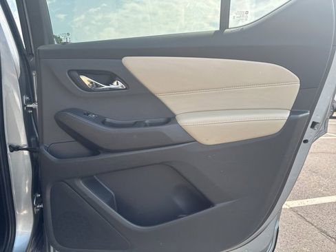 Used 2023 Chevrolet Traverse LS image 20