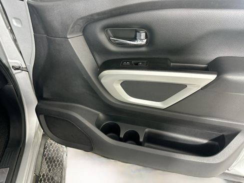 Used 2018 Nissan Titan SV w/ SV Convenience Package image 31