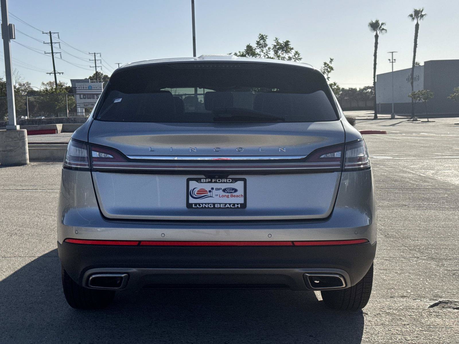 Used 2023 Lincoln Nautilus Reserve AWD/4WD image 3