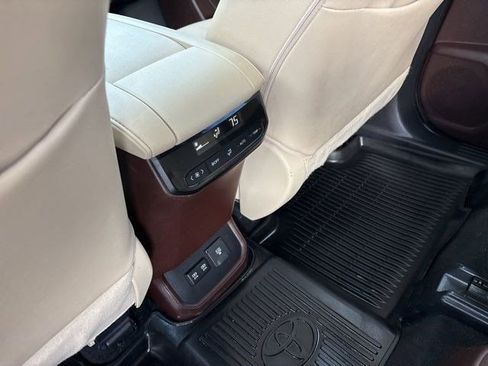 Used 2020 Toyota Highlander Limited image 33