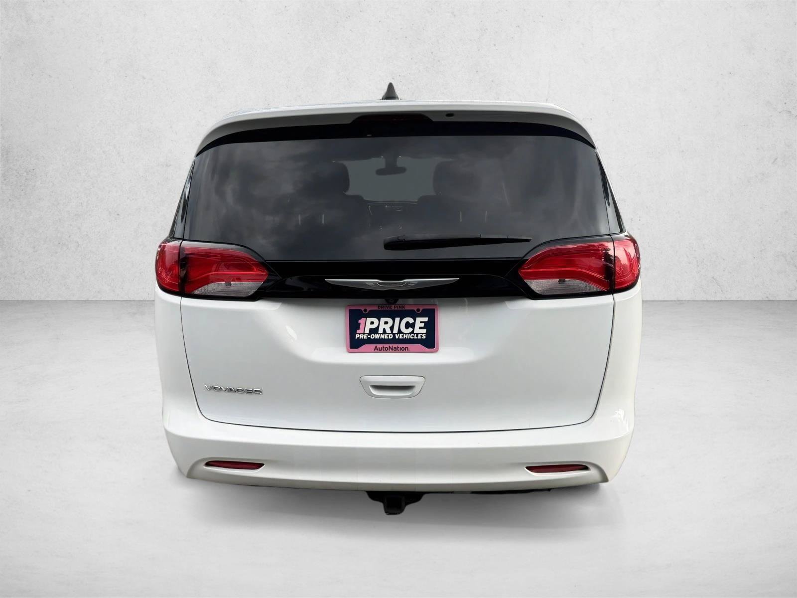 Used 2022 Chrysler Voyager LX FWD image 6