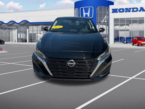 Used 2024 Nissan Altima 2.5 SV image 2