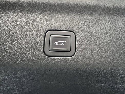 Used 2025 Chevrolet Tahoe RST image 31