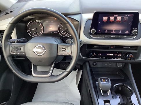 Used 2025 Nissan Rogue SV AWD/4WD image 17