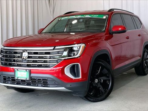 Used 2024 Volkswagen Atlas SE w/ Black Wheel Package FWD image 12