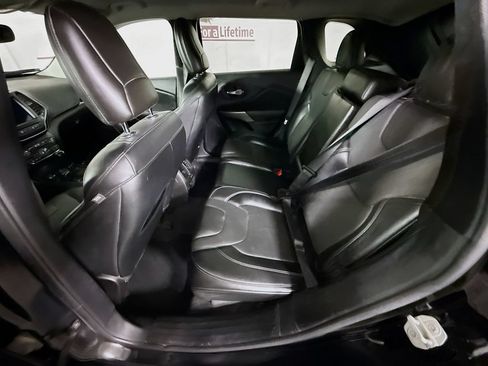 Used 2021 Jeep Cherokee Latitude Lux w/ Comfort/Convenience Group AWD/4WD image 26