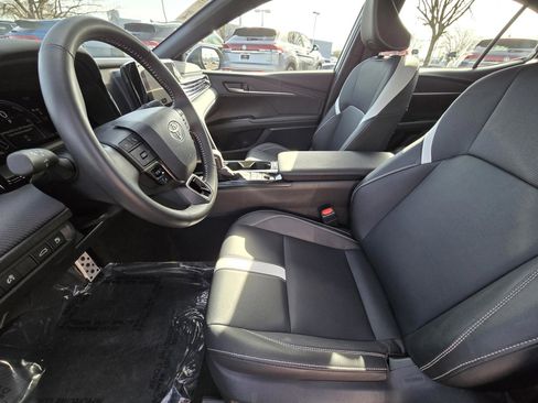 Used 2025 Toyota Camry SE image 13