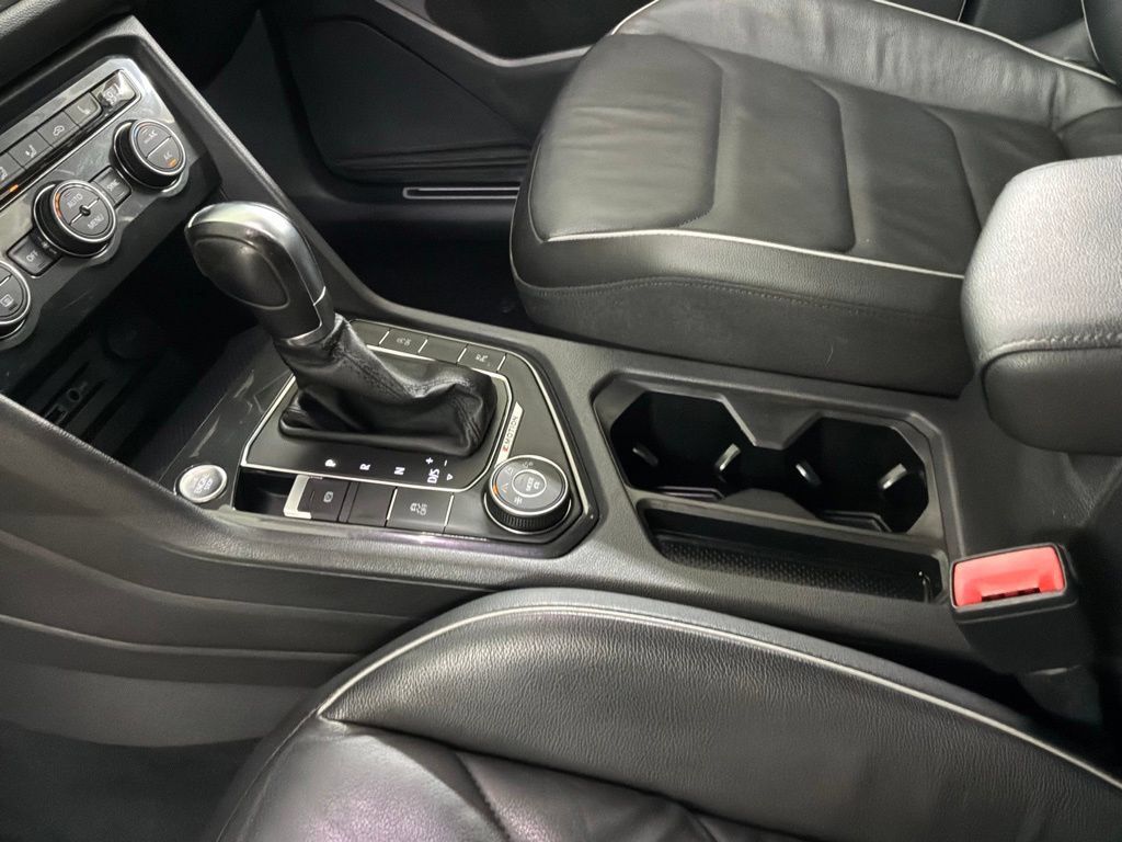 Used 2018 Volkswagen Tiguan SEL Premium AWD/4WD image 18