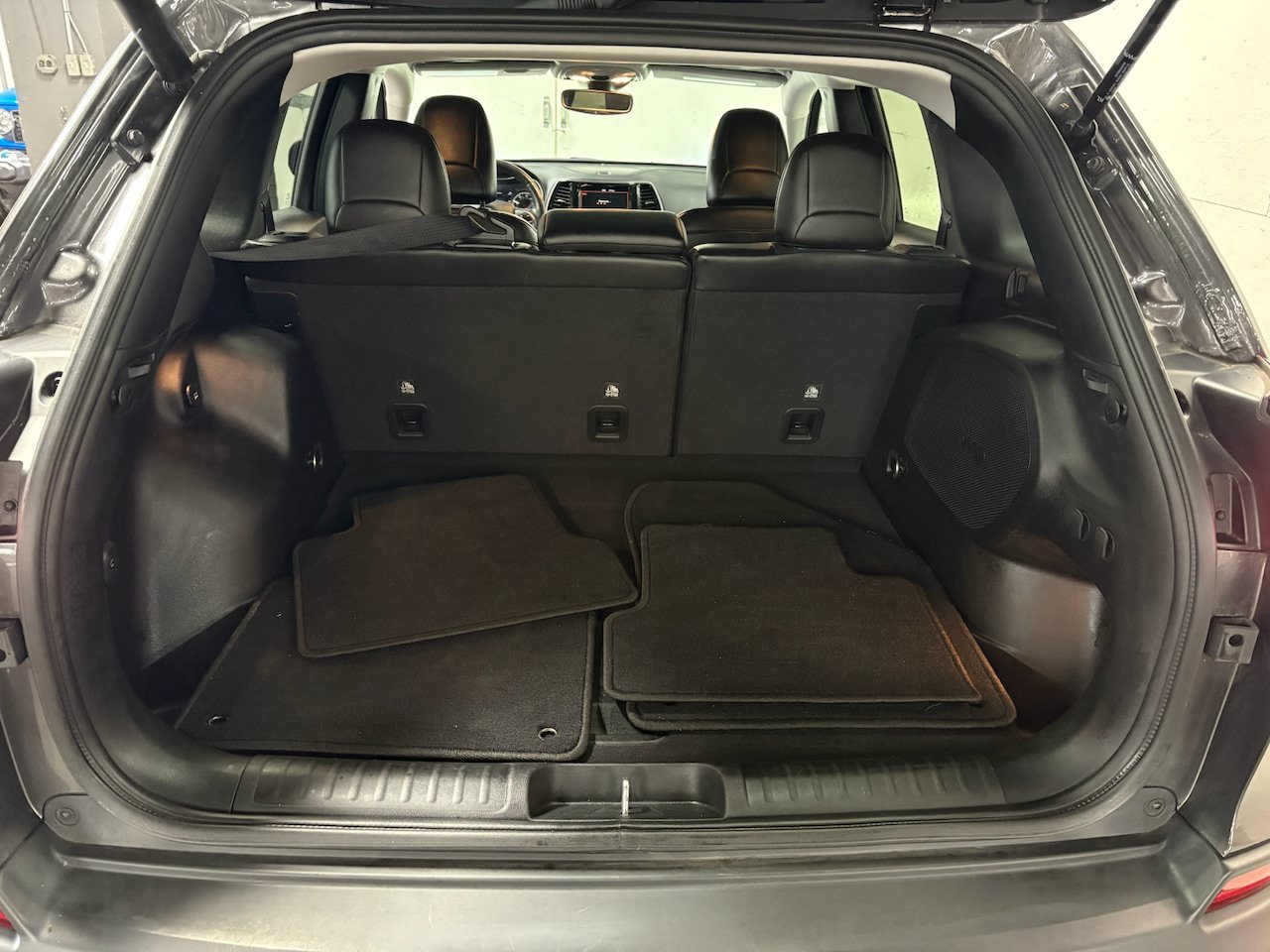 Used 2021 Jeep Cherokee Limited AWD/4WD image 9