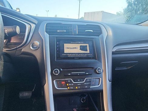 Used 2018 Ford Fusion SE w/ Fusion SE Technology Package FWD image 14