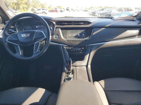 Used 2025 Cadillac XT5 Premium Luxury image 10