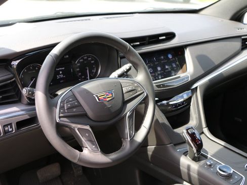 Used 2025 Cadillac XT5 Luxury image 18
