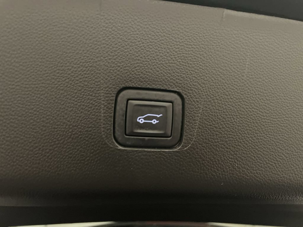 Used 2023 Chevrolet Traverse RS w/ LPO, Floor Liner Package FWD image 30