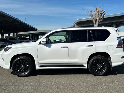 Used 2020 Lexus GX 460 Premium w/ Premium Package image 7