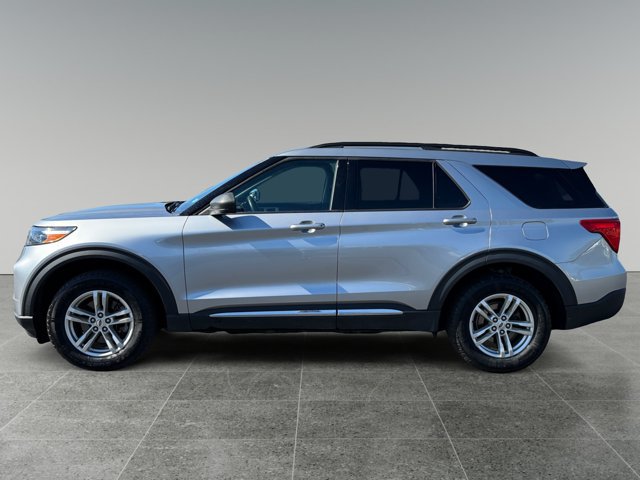 Used 2022 Ford Explorer XLT AWD/4WD image 3