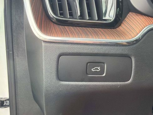 Certified 2024 Volvo XC60 B5 Plus w/ Protection Package Premier AWD/4WD image 28