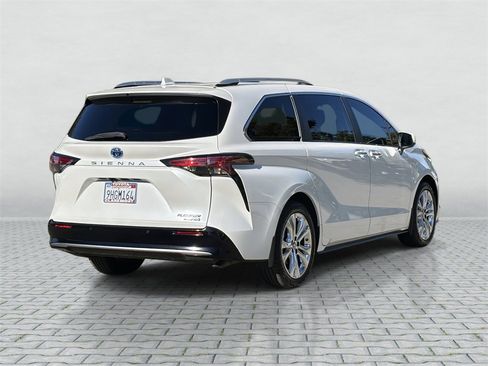Certified 2023 Toyota Sienna Platinum image 6