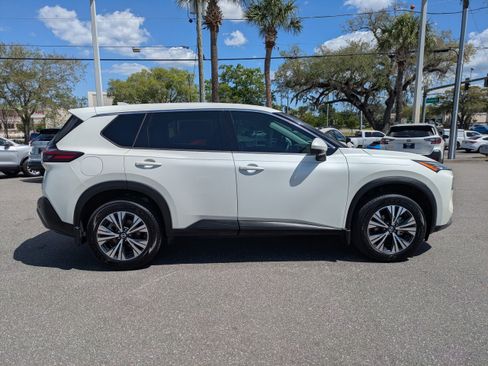 Used 2021 Nissan Rogue SV FWD image 3