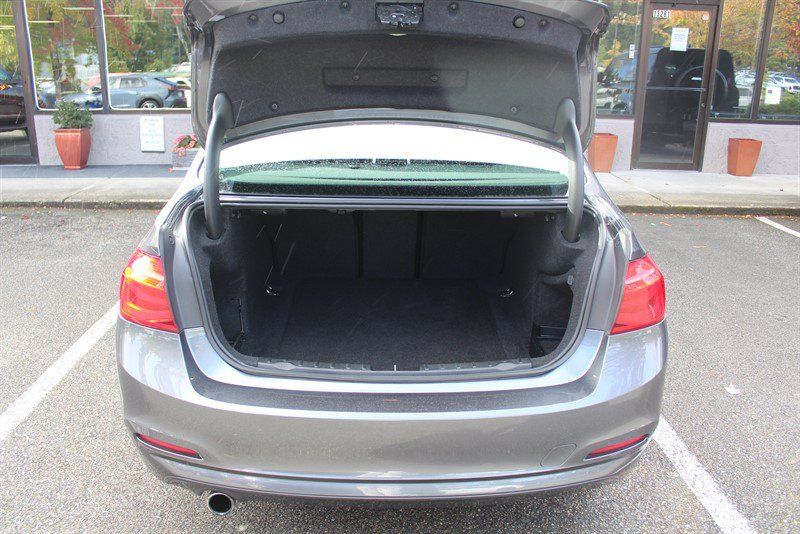 Used 2018 BMW 320i xDrive Sedan AWD/4WD image 26