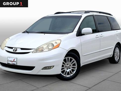 Used 2010 Toyota Sienna XLE w/ Towing Prep Pkg FWD image 1